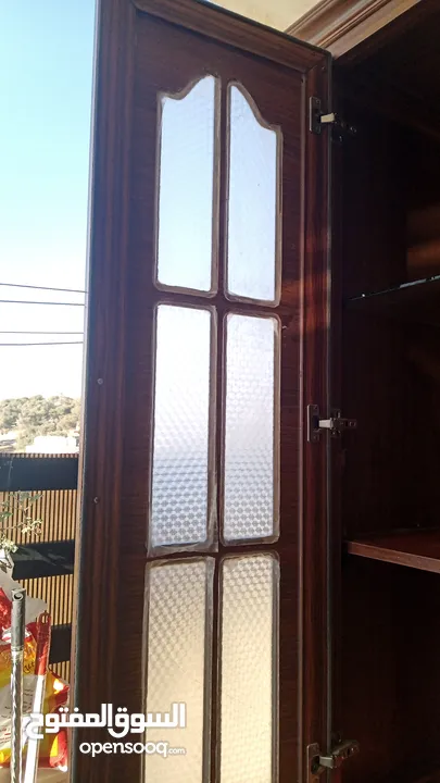 خزانه متوسطة الحجم نظيفه