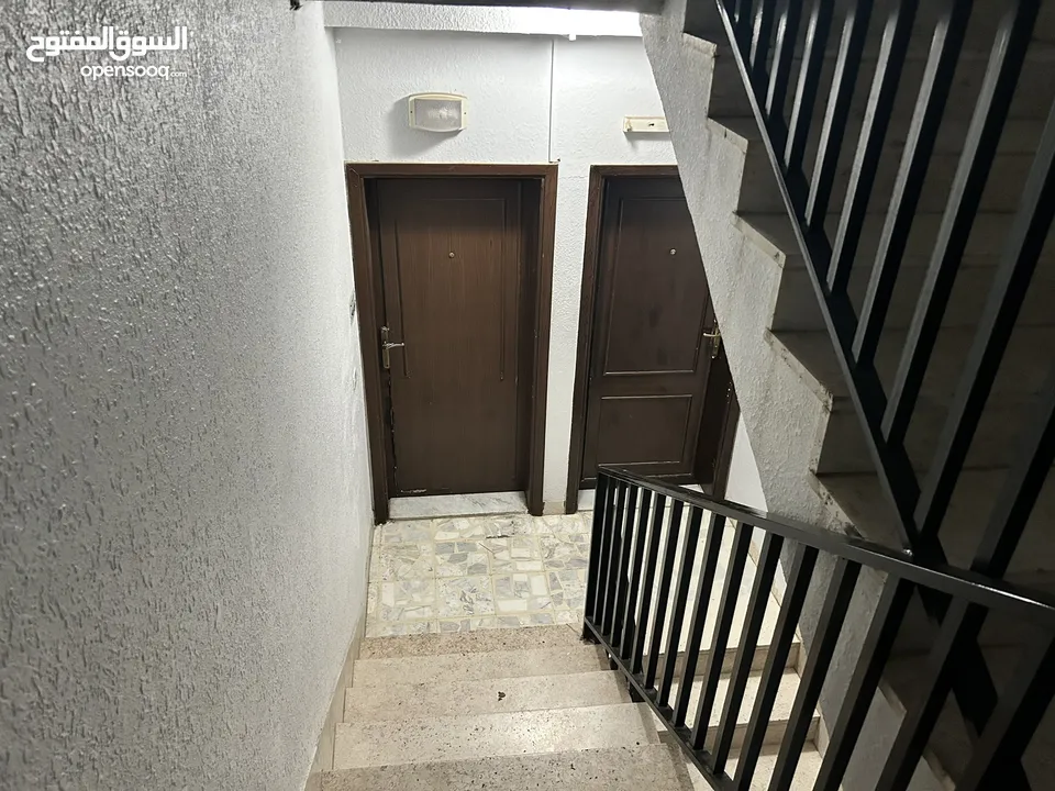 شقة طابق رابع اخير مع روف واطلالة مميزة جدا بسعر لقطة