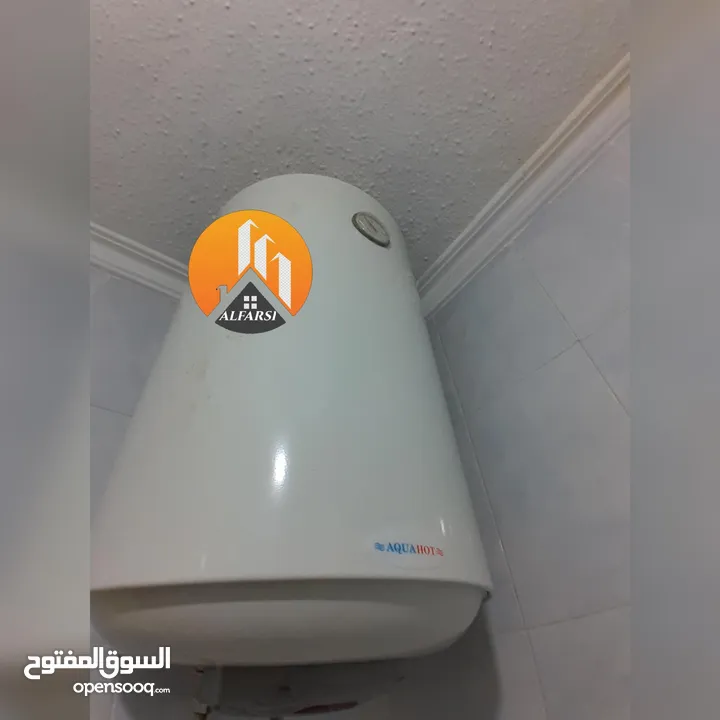 شقة طابق اول مع بلكونة ومصعد للإيجار في افضل وارقى المواقع في ضاحية الاقصى واسعة