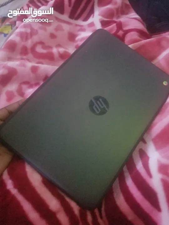 hp new and battery lasts 8hours comes with everything and mause