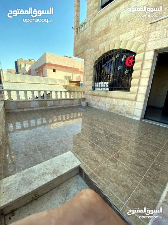 شقه للبيع في الثالثة طابق ارضي معلق شارع ألرئيسي  مقابل السابعه اكمال المنشور في الأسفار