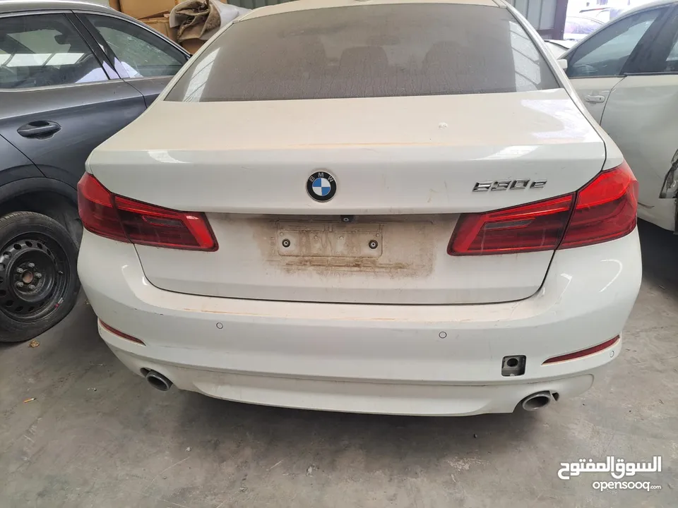 2020 BMW 530E hybrid فل للبيع على ضربتها او مصلحها تصلح لسوق الاعفاءات