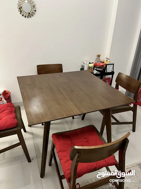 Homesrus dining table 4 seater