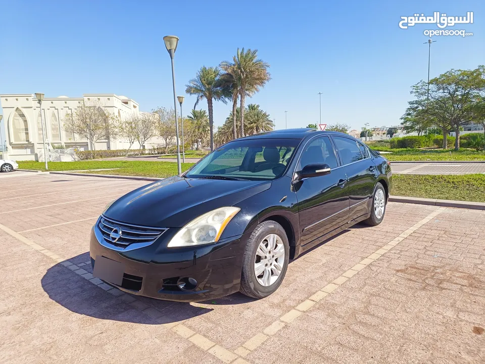 Altima 2010 first owner Lady use GCC 185000km