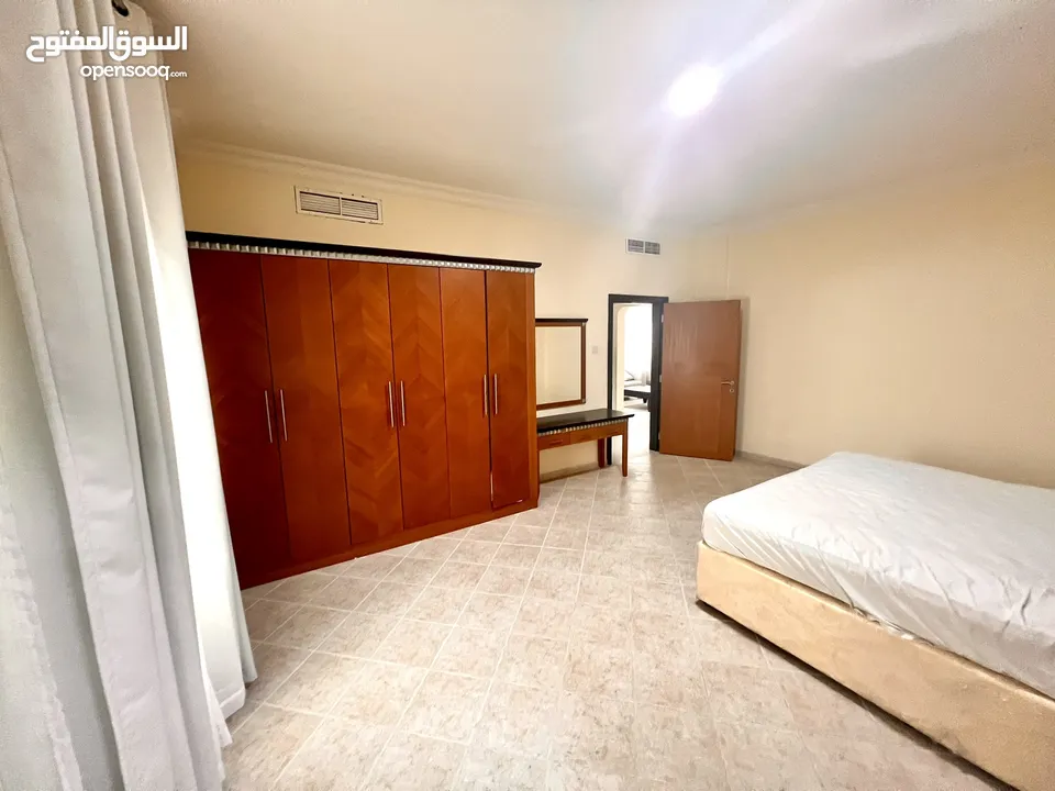 For rent in Juffair spacious apartment  للإيجار في الحفير شقه واسعه غرفتين وصاله