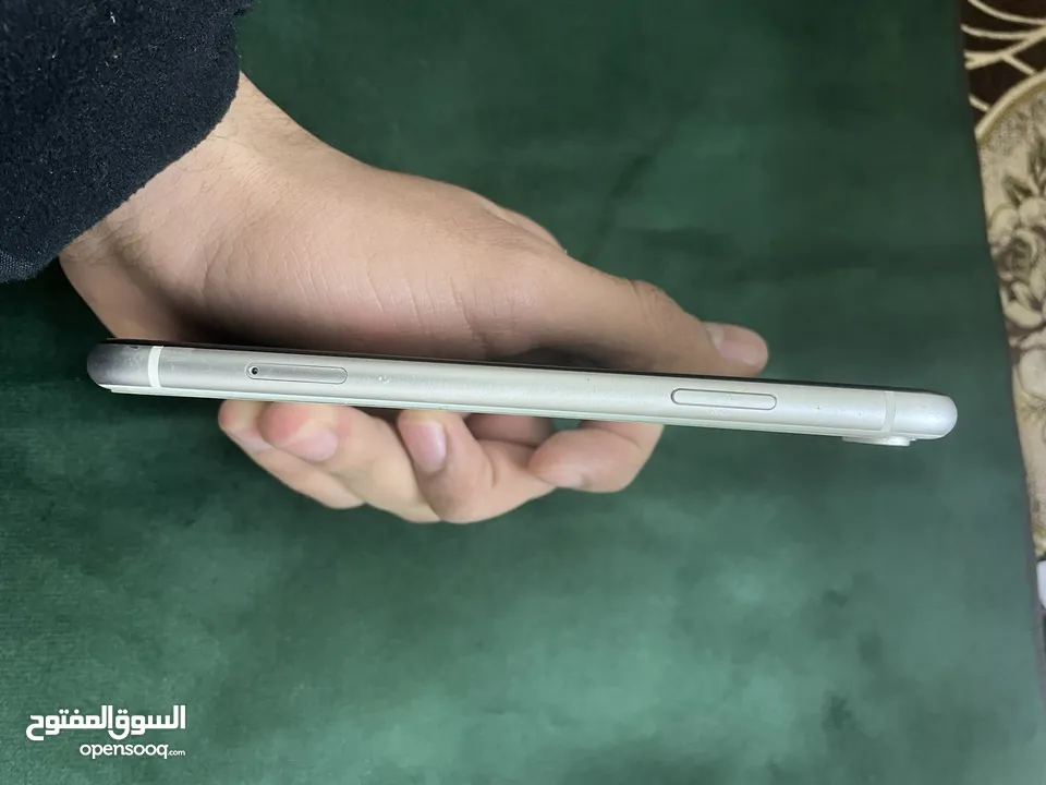 آيفون XR لون أبيض128g /Battery83.بسعر مغري....استخدام مُمرّض مقنوي الله يطرح البركة لصاحب النصيب