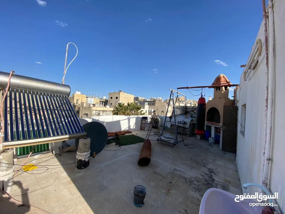 منزل بيت للبيع او للاستثمار مع إمكانية البناء على السطح