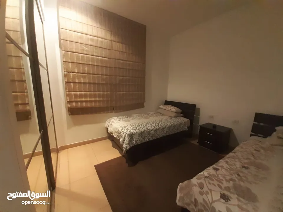 شقة مفروشة مساحة 110 م في - عبدون - غرفتين نوم و بلكونة و فرش مودرن (6800)