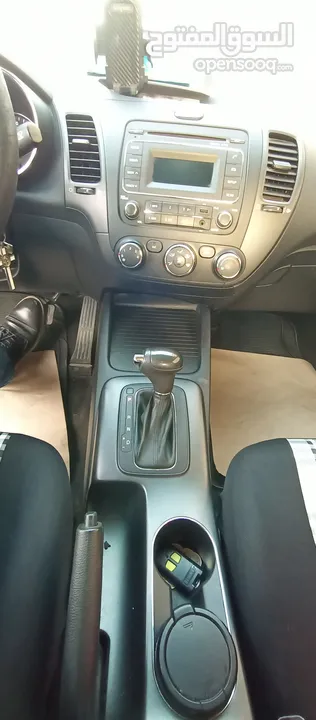 KIA Cerato  2015     1600CC لون برونزي بحالة ممتازة