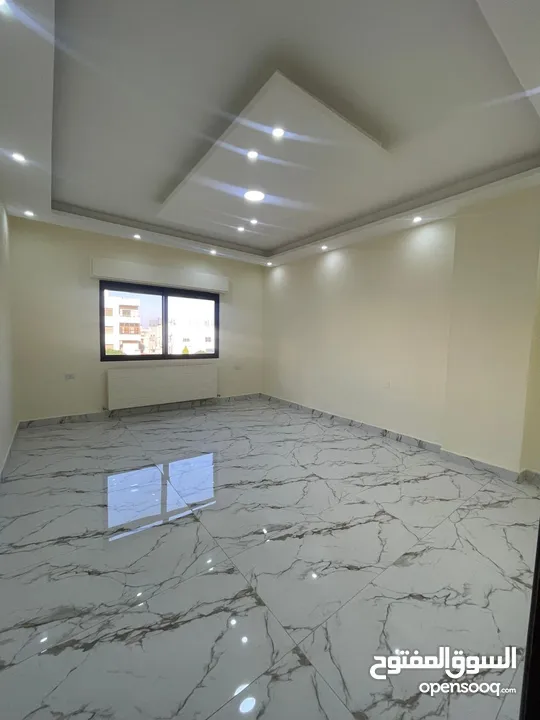 شقه فاخره للبيع بسعر حرق في الجندويل 200م طابق أول من المالك مباشره