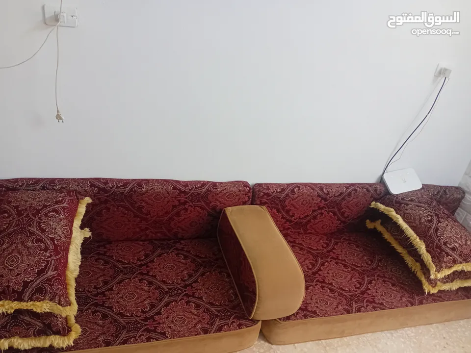 ديوانه للبيع بحال وكالة
