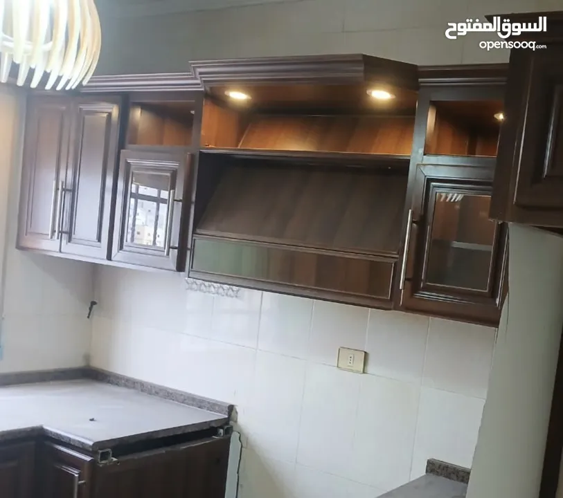 شقة للبيع طابق أول عمان الزهور كاش او تقسيط.