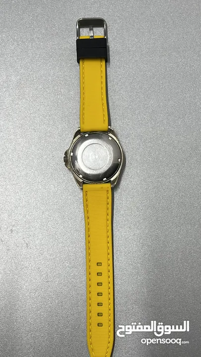 ساعة بريتلنج لون اصفر اصلية السعر عند التواصل