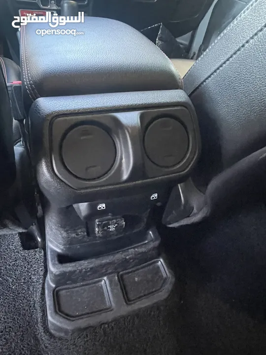 Jeep wrangler rubicon unlimited  الحبة الوحيدة والمميزة بالاضافات في البلاد