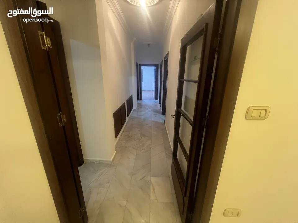 شقة غير مفروشة