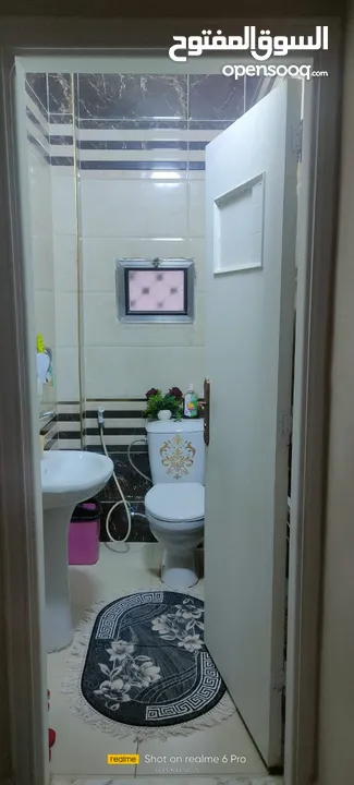 شقه للبيع طابق اول البيت جاهز للسكن واجهه حجر مقابل ضريبه الدخل