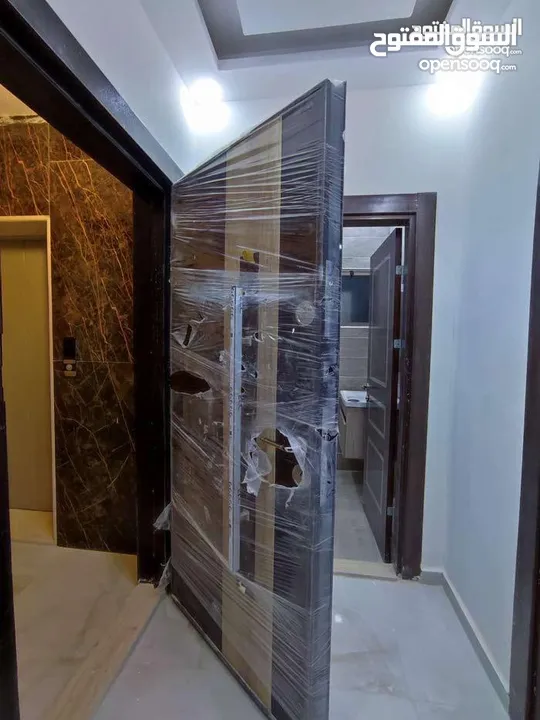 شقة مميزه مساحتها 160م او مع روف 200 م في الحي الشرقي