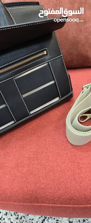 شنطة جلد طبيعي ( salvatore ferragamo calfskin thestudiocagebagsella) صناعة ايطالية