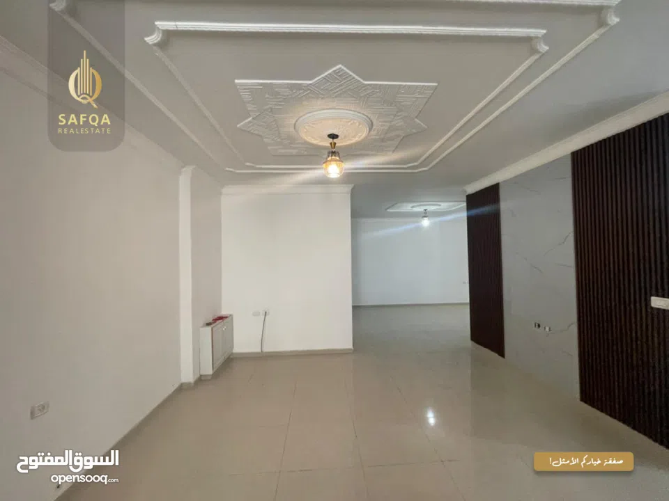 شقة بمساحة واسعة للبيع في الطيرة  ,,,  مع امكانية التأجير