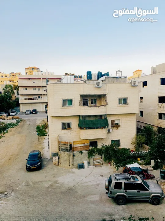 مكتب على الشارع الرئيسي قرب مول المغربي و عند جسر الدهيشه بمساحه  ما يقرب 44 متر للايجار الشهري