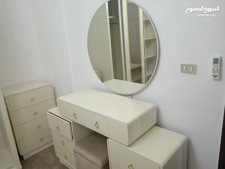 اثاث جديد لم يستخدم بداعي السفر