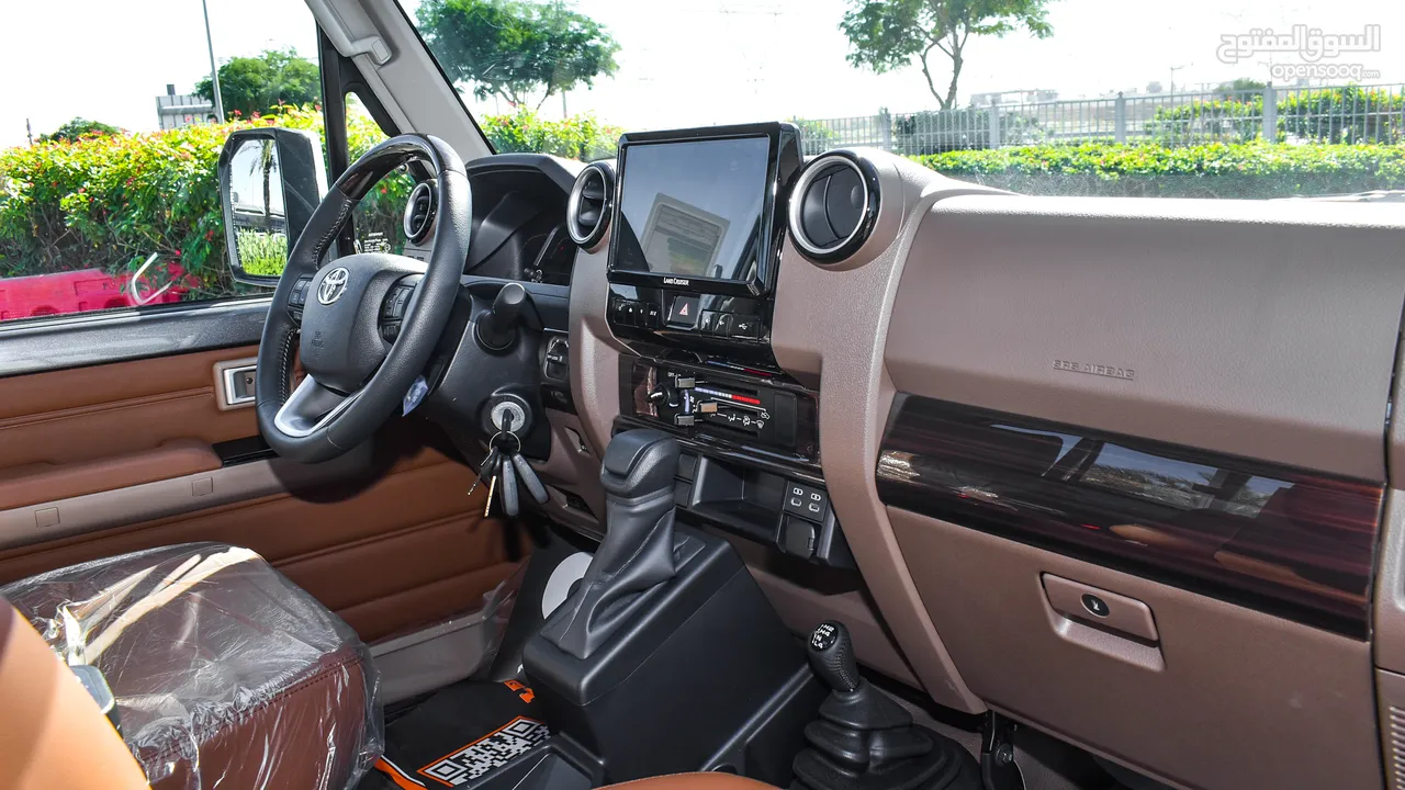 Toyota Land Cruiser Pickup LX 4.0L V6 Petrol Single Cabin Auto transmission