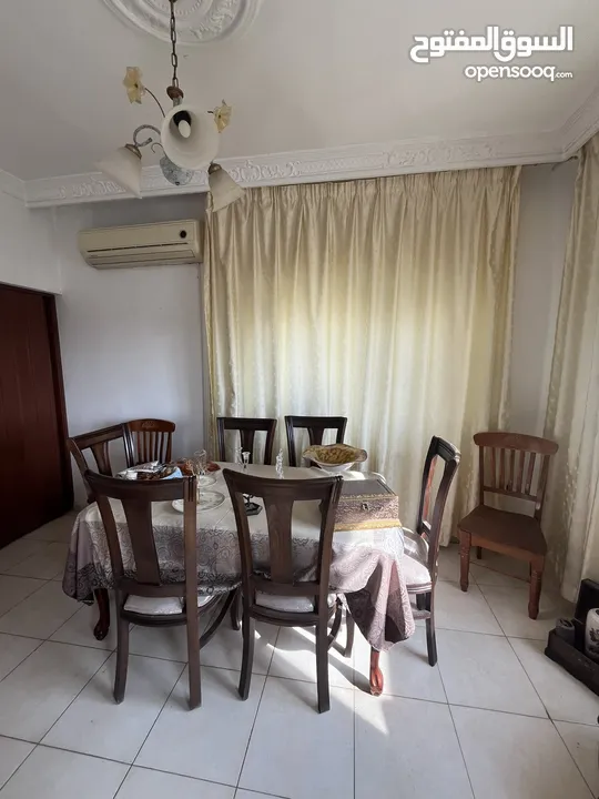 3 bedroom apartment in um-uthaina, close to old Burger King location