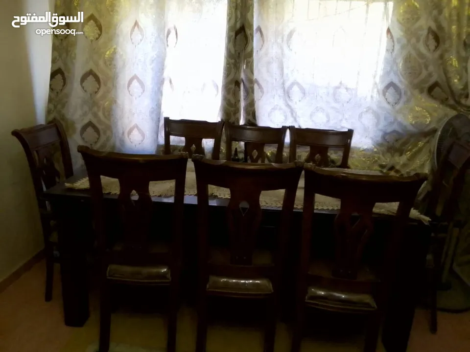 طاوله سفره 8  كراسي في حاله الوكاله