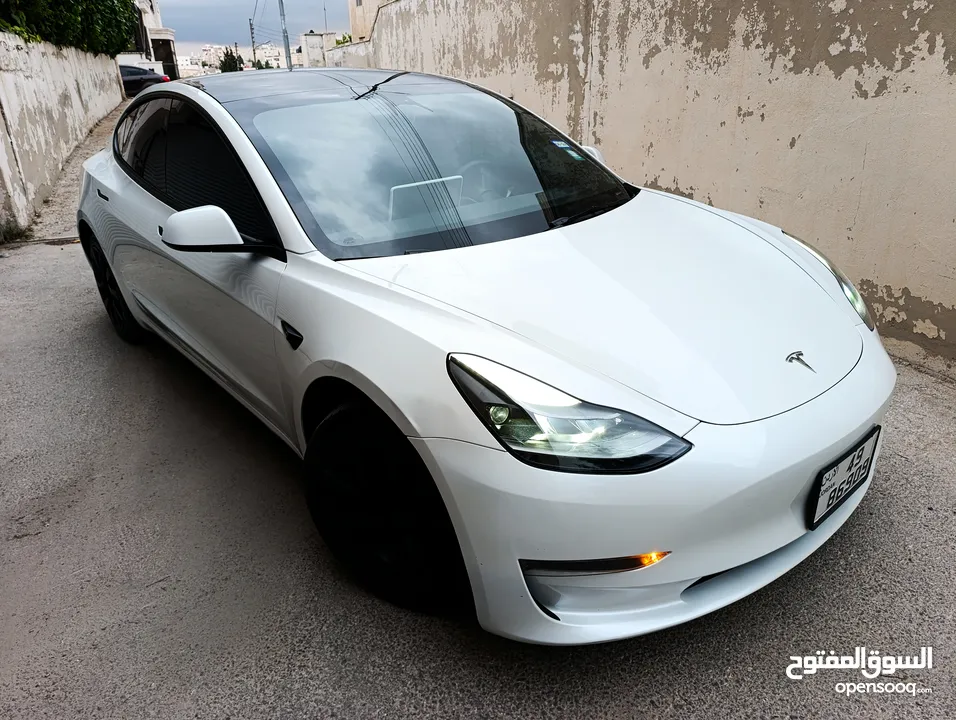 TESLA MODEL 3 ONLY 8000KM