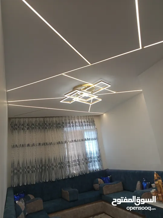 شقة سكنية للبيع في سحاب طابق ثاني مدخلين للشقة  قرب الجامع ابو بكر الصديق الحي الغربي