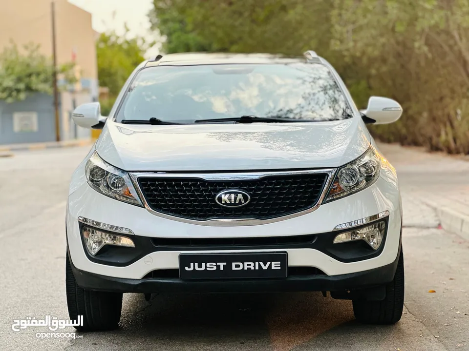 KIA SPORTAGE 2015 MODEL FULL OPTIOIN MODEL WITH PANORAMIC SUNROOF AND WELL-MAINATIANED CAR