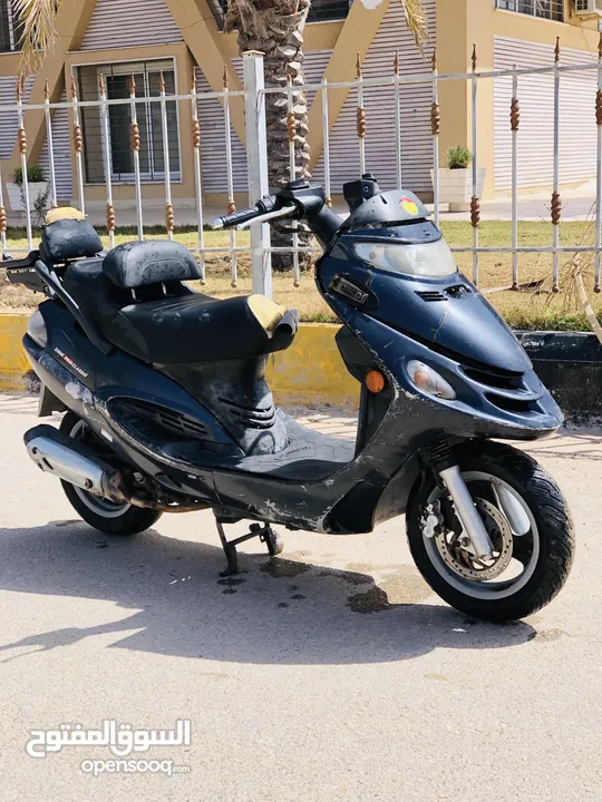 موطو ربي بارك مافيهاش ولا عيب تولع من نص طقة ايطاليا  150 cc للبيع 