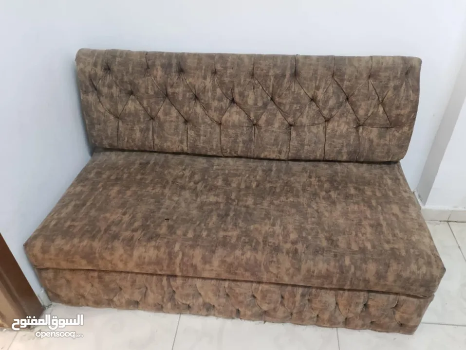 طاولة مكتب + كنبايتين بسعر حرق