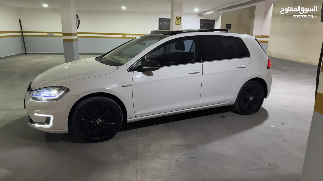 E GOLF 2019 50k km  اي جولف 2019 ممشى 50 الف كيلو فقط  السياره بحاله ممتازه و لا تحتاج شيئ