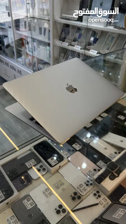 MacBook Air 2020 M1 / Battery : 92% 8G ram / 256GB