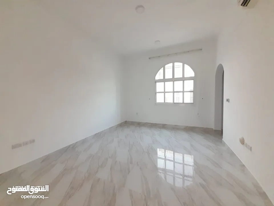 08 غرف  02 صالة  مجلس للإيجار مدينة أبوظبي البطين