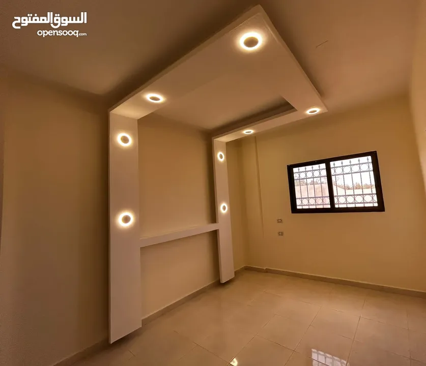 مزرعة 8 دونمات وبناء حجر فاخر 162 متر عمر البناء 5 سنوات