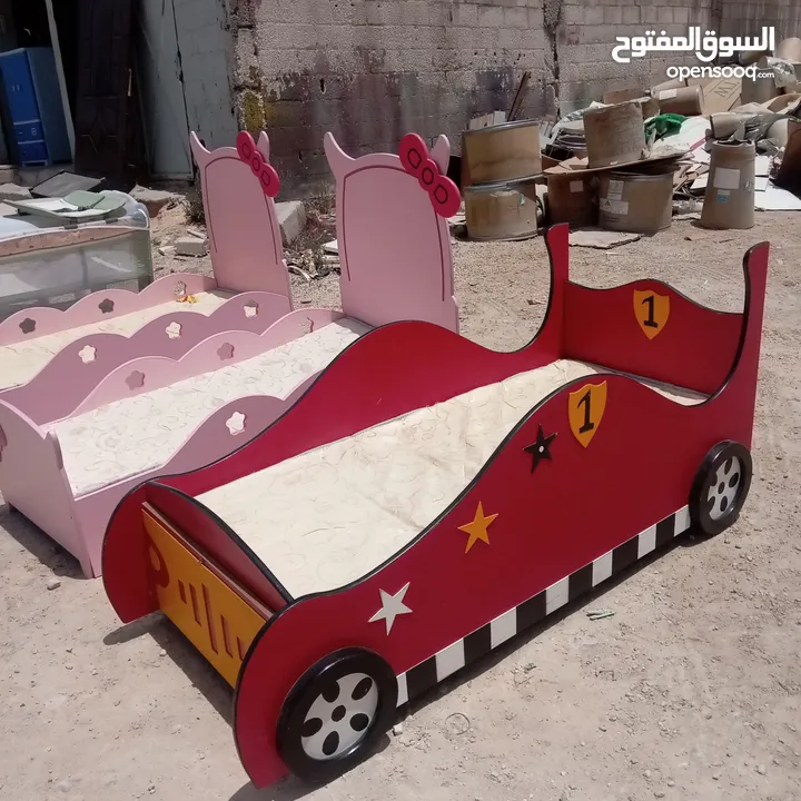 ثلاث تخوت مع فرشات طبي