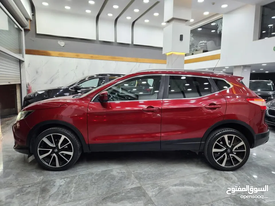 Nissan Qashqai 2015 كامل الإضافات ومميز جداً