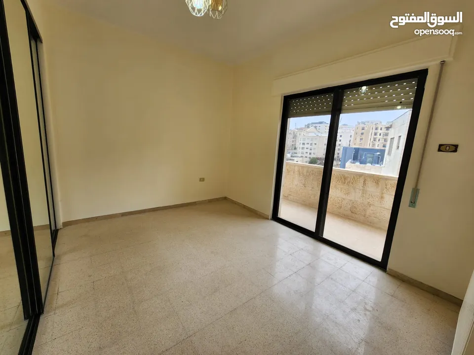 شقة فارغة للإيجار في منطقة الشميساني - ref : 14459