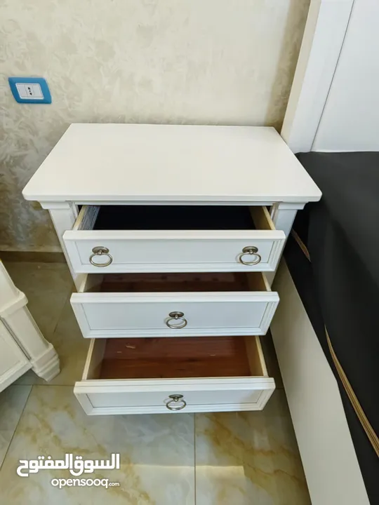 غرفه نوم امريكي   اشلي   ثقيله جدا جدا.    سبب البيع السفر  بسعر حرق والله بعوض  الغرفه ماببتعوض