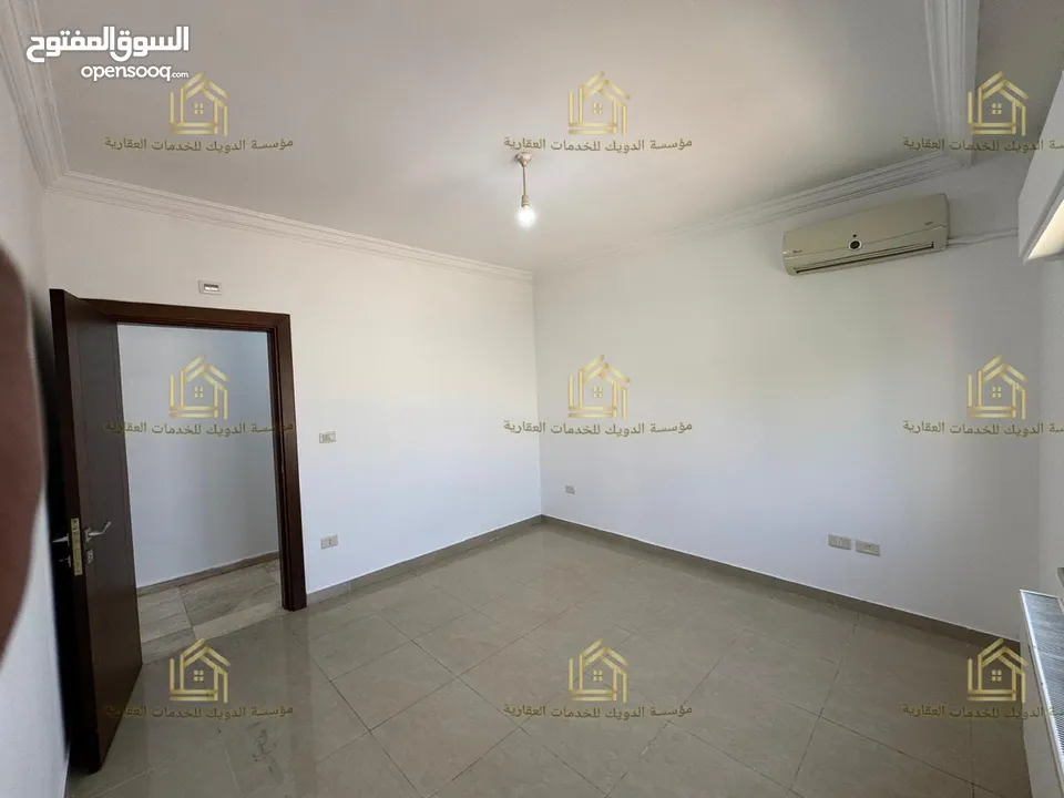 شقة سوبر ديلوكس - النخيل - 4نوم 2ماستر - 250م - بلكونتين بإطلالــــه مميزة - قرب الخدمات العامة