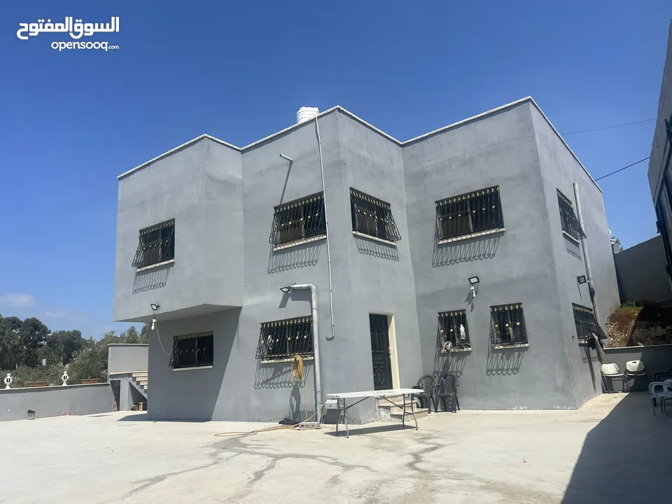 طابقين مع جنينه