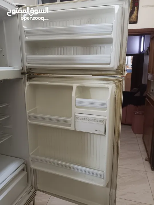 ثلاجة و كولر ماء للبيع بحاله ممتازة