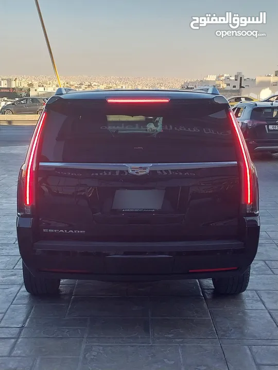 كاديلاك اسكاليد وارد الوكالة قاطع مسافة 29000km فقط صنف platinum