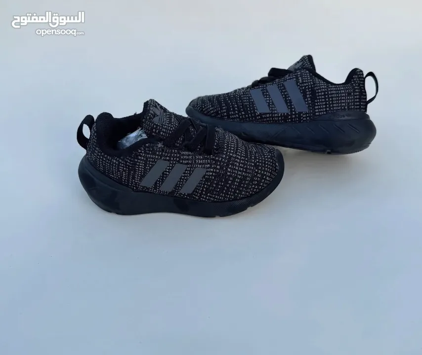 حذاء Adidas Kids أسود – جديد بدون كرتونة للاطفال. نمرة23
