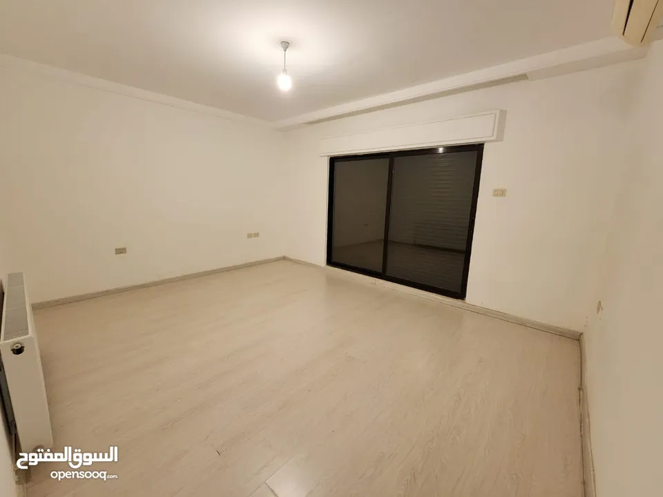 روف فارغ للإيجار في عبدون - ref : 14453