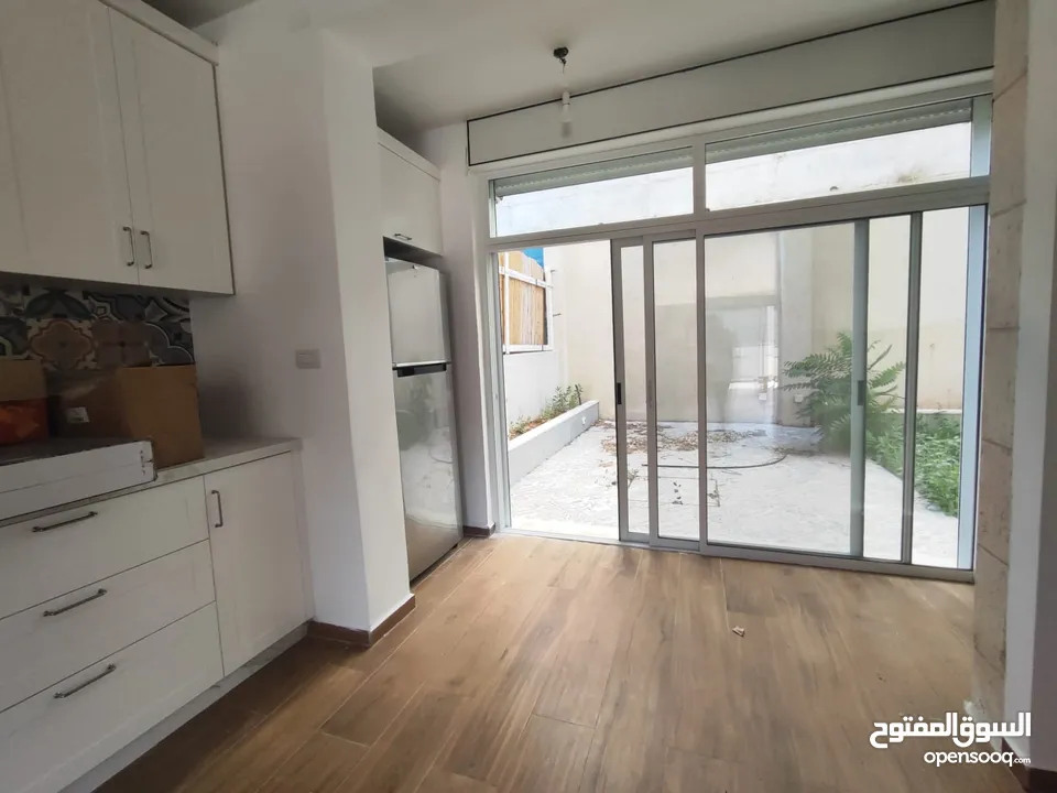 شقة شبه مفروشة للإيجار – عين منجد، شارع إسكان المهندسين