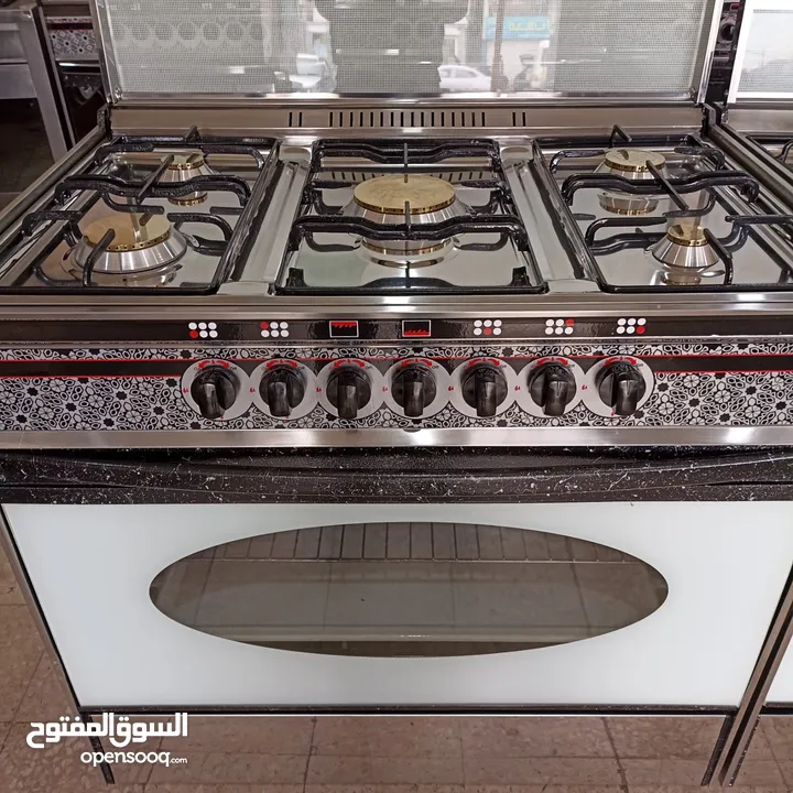 فرن ينفرسال أصلي ايطالي مجدد جديد كفالة سنة ستيل وابيض فرنه بشتغل من فوق وتحت مع بعض