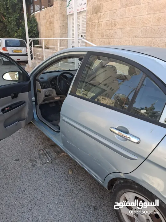 سياره هونداي  نمره صفرا اكسنت بحاله ممتازه  فيها ترخيص بسعر 4000 شيكل